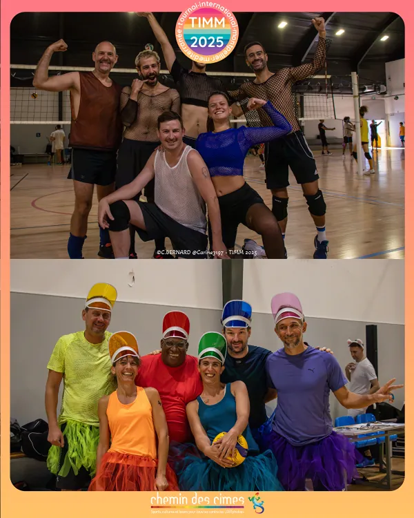 Des équipes de volleyball posent en costume dans le gymnase, d'abord en résille, puis en tutu et chapeau coloré.